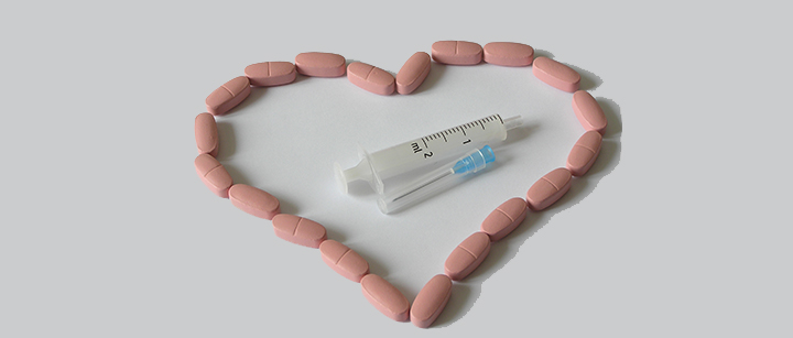 Dekorativ billede af piller der danner et hjerte